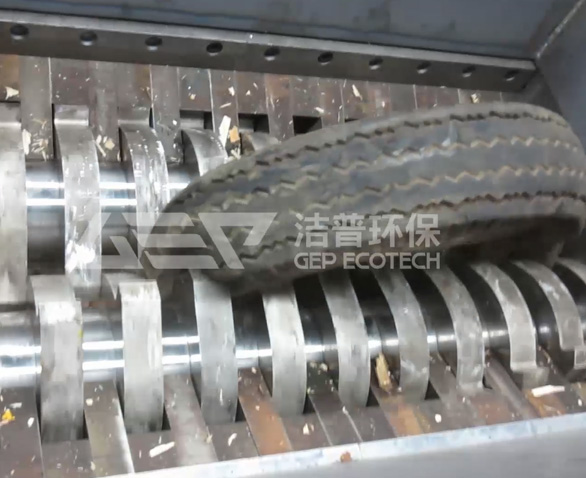 廢舊輪胎破碎機粉碎